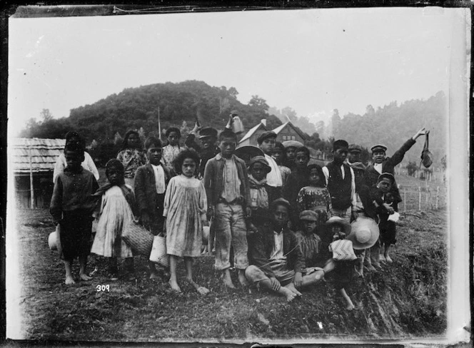 Group of Maori children