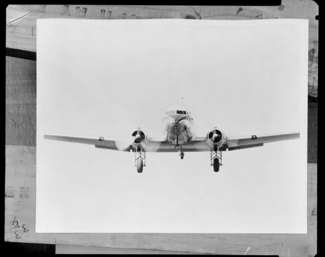 DC3 aeroplane landing