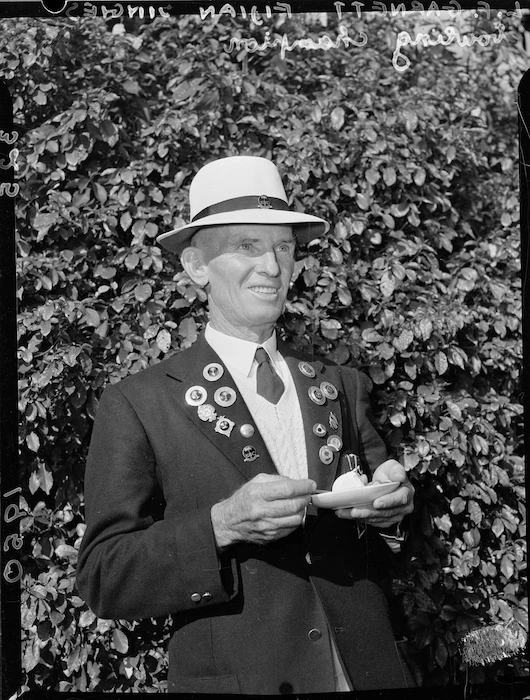 L F Garnett, Fijian singles bowling champion