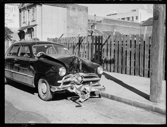 Car accident at Oriental Bay