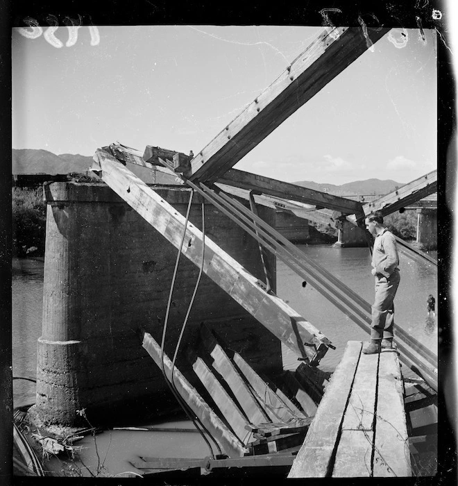 Collapsed bridge, Hutt River