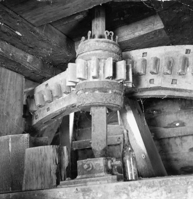 Gearing inside Bedggood Mill, Waimate North