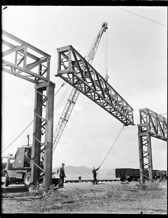 Girder being placed for coal bins, Aotea Quay, Wellington