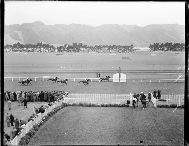 Race finish at the Trentham races