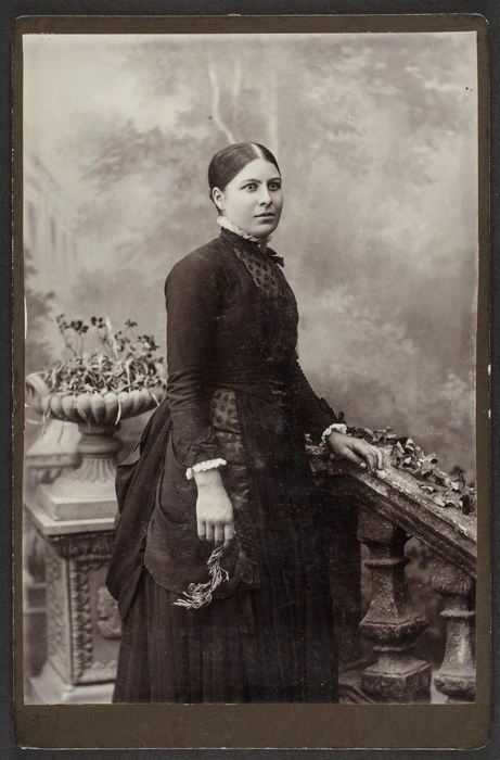 Pollard, Edwin (Wellington) fl 1883-1900 :Portrait of unidentified woman