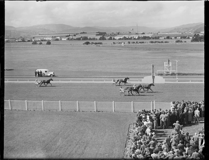 Finish of the Rongotai Handicap race, Hutt Park Raceway