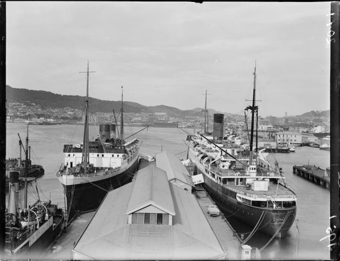 The ferries Rangatira and Hinemoa