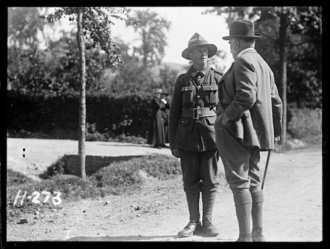 Sir Thomas MacKenzie talking with a New Zealand soldier in France, World War I