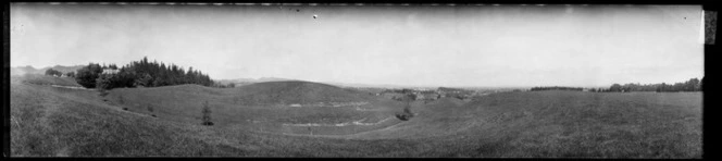 View from hilltop over rolling foothills near Havelock North