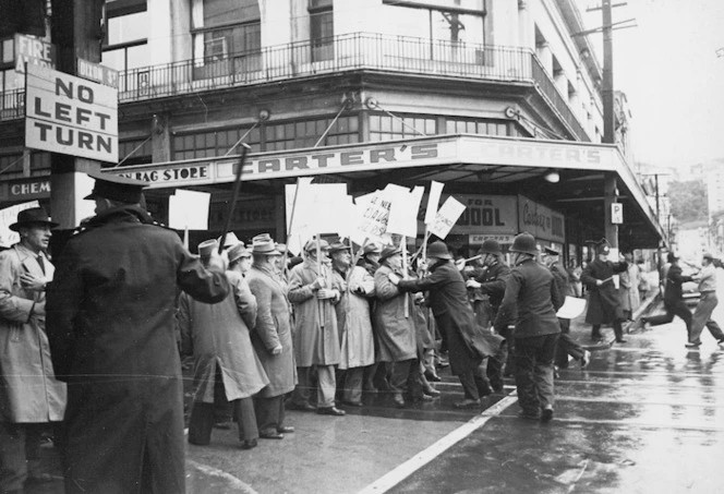 Unionist march, Cuba Street, Wellington - Photograph taken by Photo News Ltd