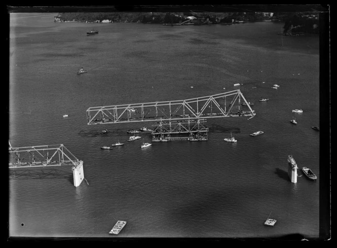 Auckland Harbour Bridge, Waitemata Harbour