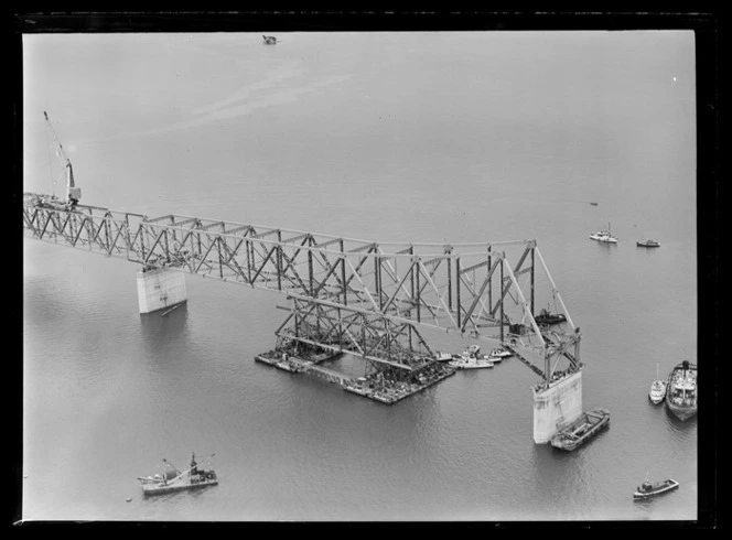 Auckland Harbour Bridge, Waitemata Harbour