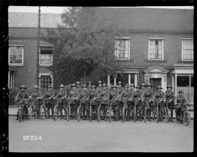 A World War I New Zealand cycle unit in England