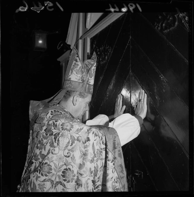 Bishop Henry Baines closes the doors of old St Paul's church