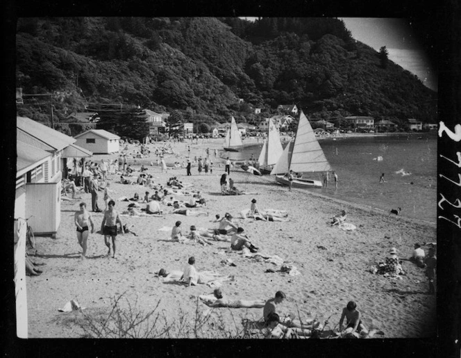 Beach scene, Days Bay, Eastbourne, Lower Hutt, Wellington