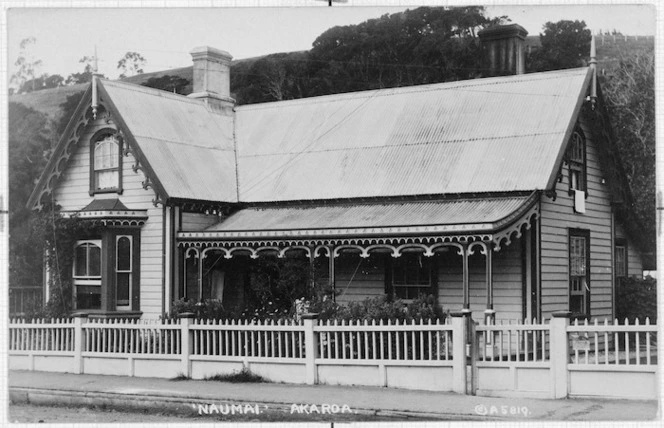 The house Naumai, exterior, 113 Rue Jolie, Akaroa, Banks Peninsula - Photograph taken by David James Aldersley