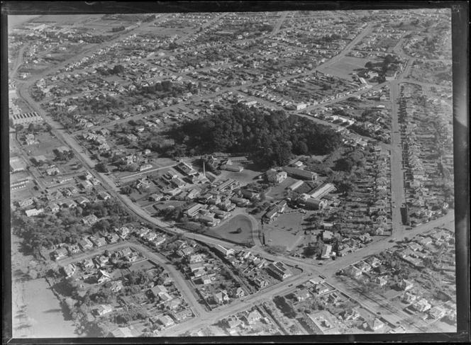 Close-up view over Wanganui Public Hospital, surrounded by residential housing with Tawa Street, Koromiko Road and Carlton Avenue (State Highway 3) intersection, Heads Road and Gonville Avenue, looking northwest