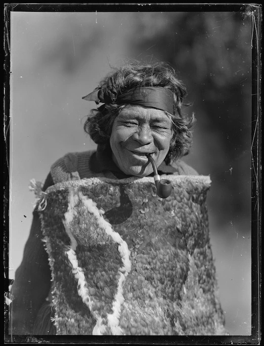 Marutuna of Orakeikorako dressed in a feather cloak