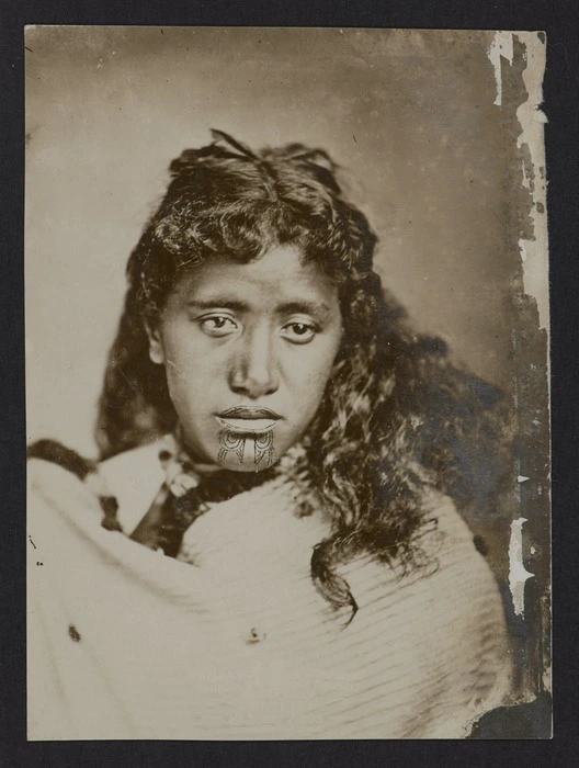 Photographer unknown :Portrait of unidentified Maori woman