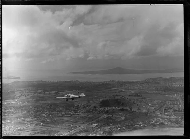 Rallye aircraft flying over Auckland