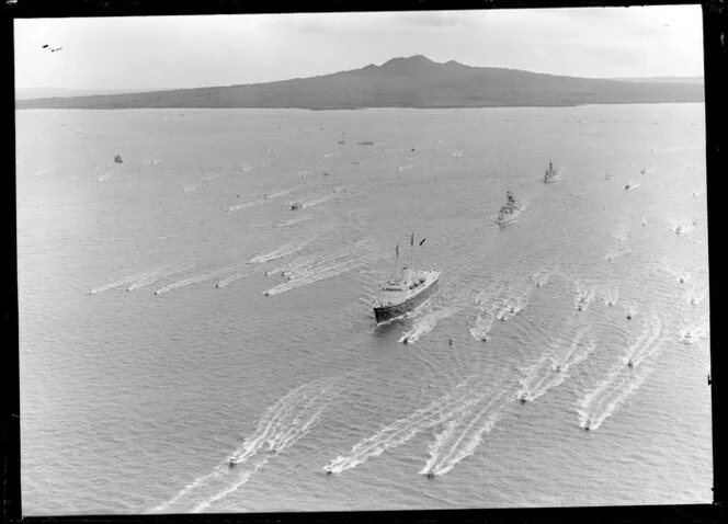 Royal Yacht Britannia arriving at Auckland