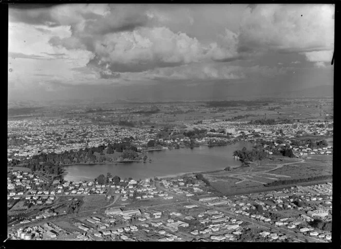 Lake, Hamilton