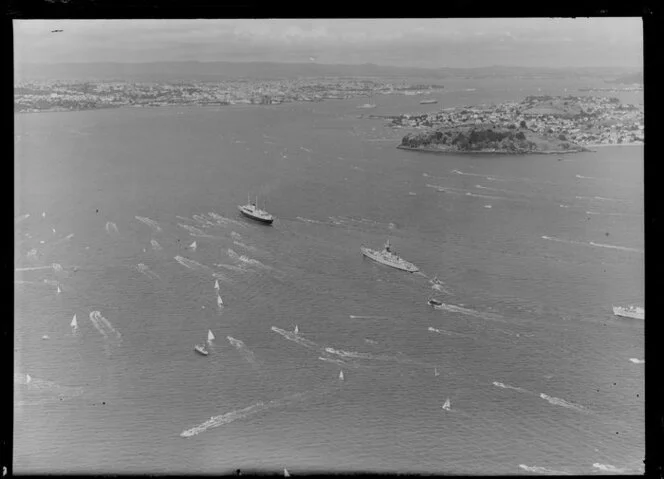 Royal Yacht Britannia arriving at Auckland