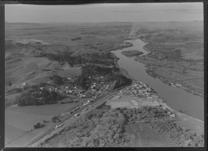 Mercer, with Waikato River