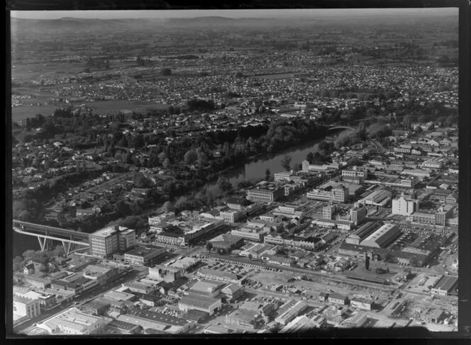 Hamilton, city centre, showing river and bridges