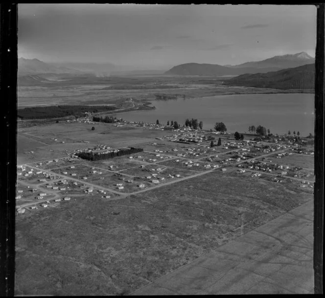 Lake Te Anau and Te Anau township