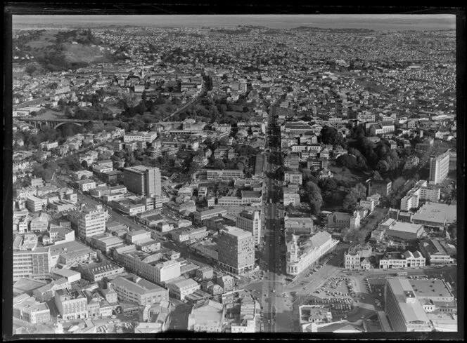 Auckland City, looking up Queen Street, featuring Auckland Town Hall