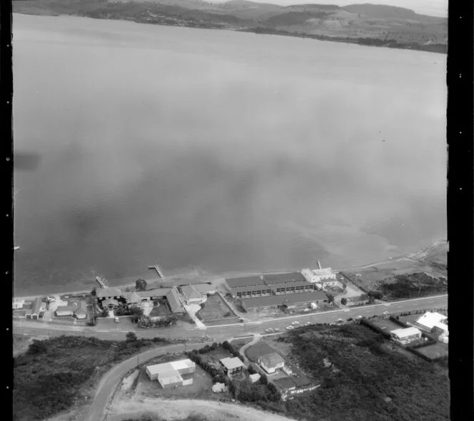 Motels at the edge of Lake Taupo