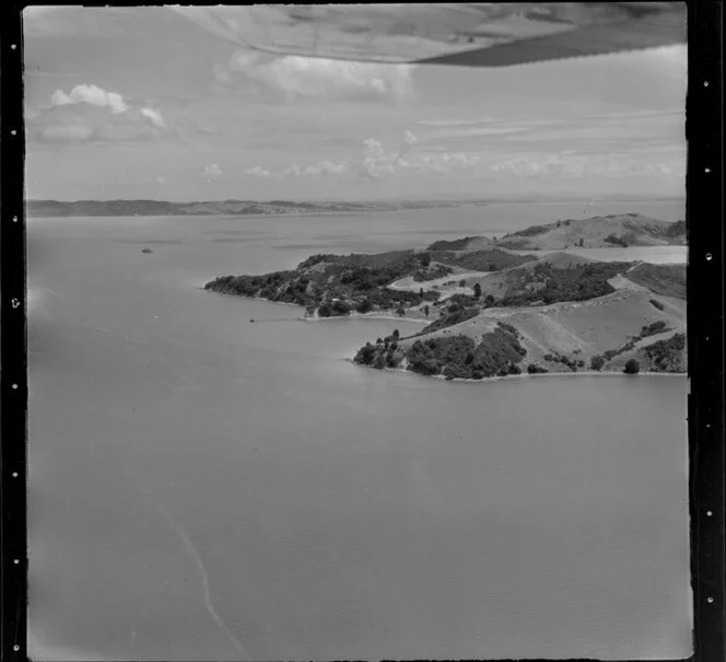 Coastline [near Cowes Bay?], Waiheke Island, Hauraki Gulf, Auckland Region