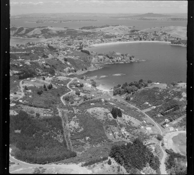 Hekerua Bay and Oneroa Bay, Waiheke Island, Hauraki Gulf, looking towards Rangitoto Island