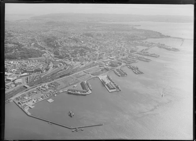 Mechanics Bay, wharves and Auckland City