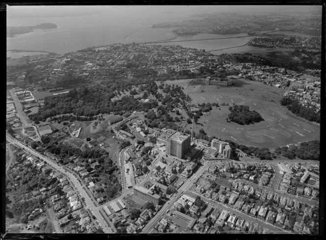 Auckland City Hospital, including War Memorial Museum in the background