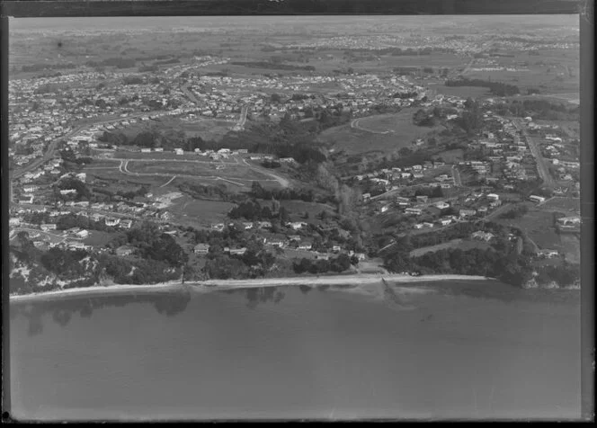 Howick, Auckland, showing beach