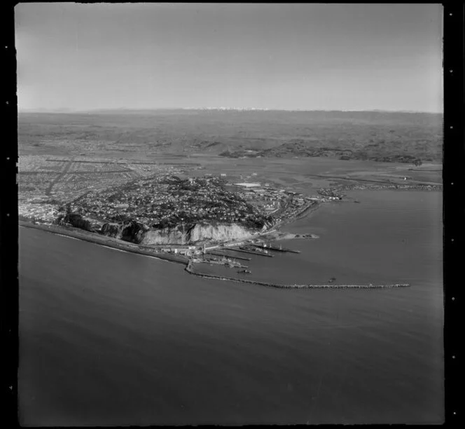 Bluff Hill Domain and Napier Port