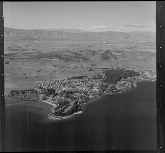 Lake Wanaka and township, Otago