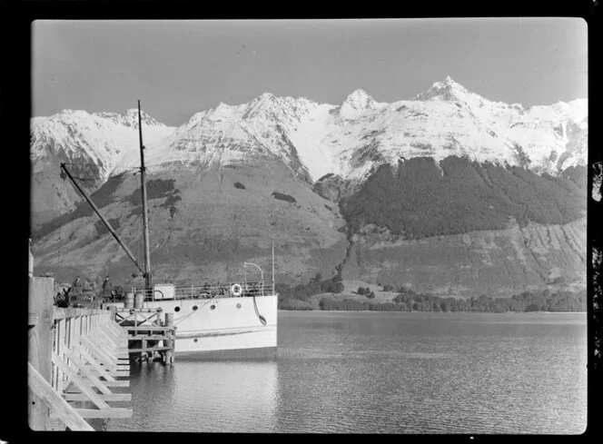 SS Earnslaw, Lake Wakatipu including The Remarkables