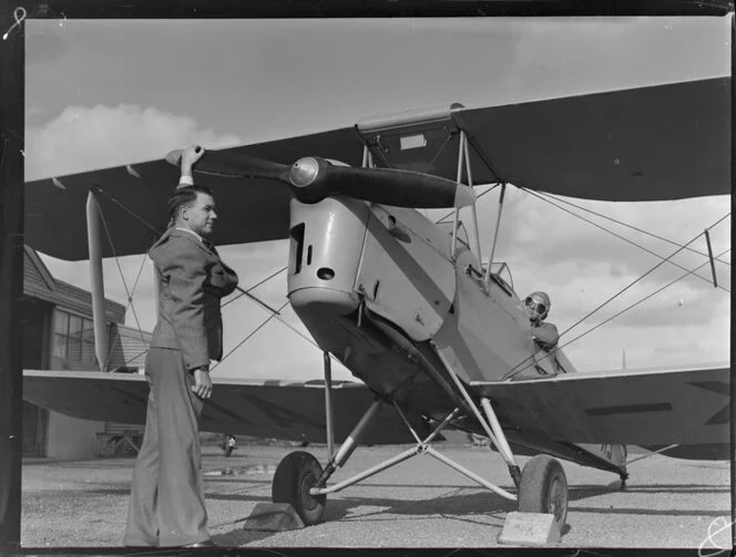 Messrs F B Hopwood, (holding propeller) and A D Greer (club captain), Palmerston North, Middle Districts Aero Club pilots