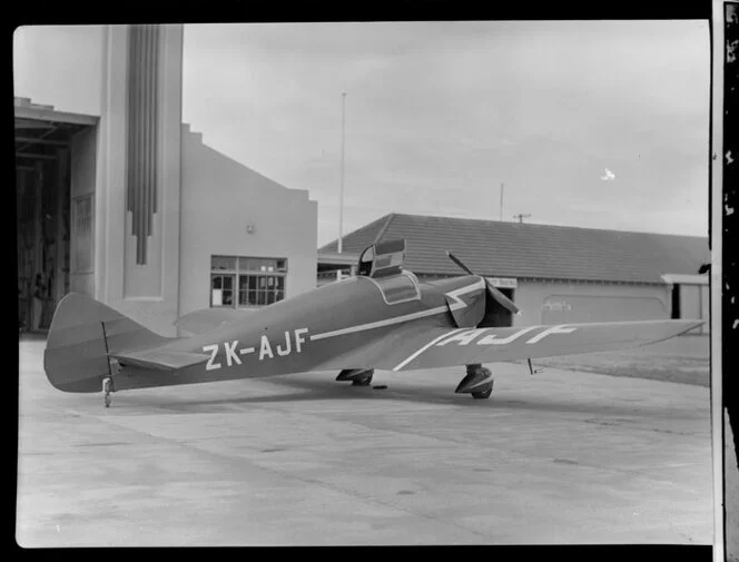 Miles Whitney Straight aircraft ZK-AJF (Canterbury Aero Club), RNZAC (Royal New Zealand Aero Club) pageant event, Dunedin.