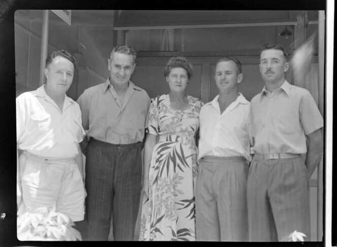 New Zealanders in Berrimah, Darwin, Australia, including from left J S Williams (Christchurch), J Smith (Christchurch), Mrs Hill (Christchurch), G Edgecombe (Taranaki), and H Johnstone (Christchurch)