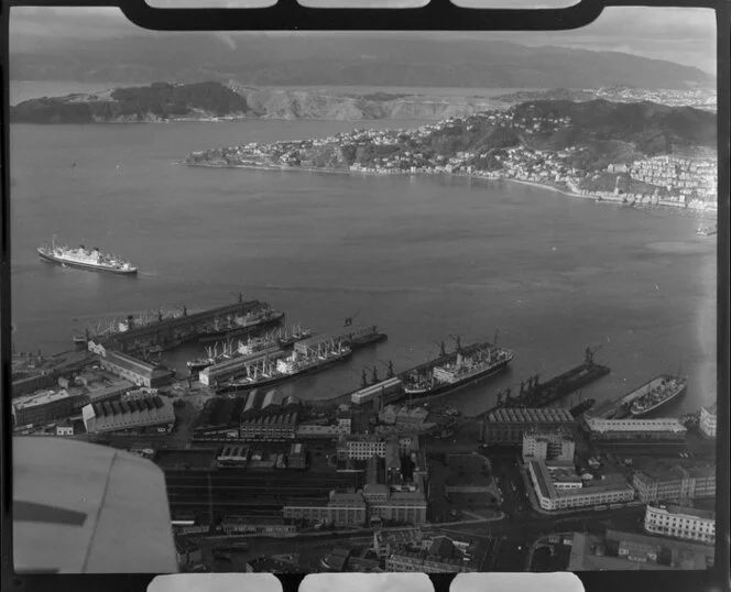 The ship, Dominion Monarch, leaving Wellington wharves