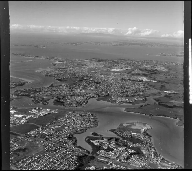 Tamaki Estuary with Pakuranga and Howick, Auckland