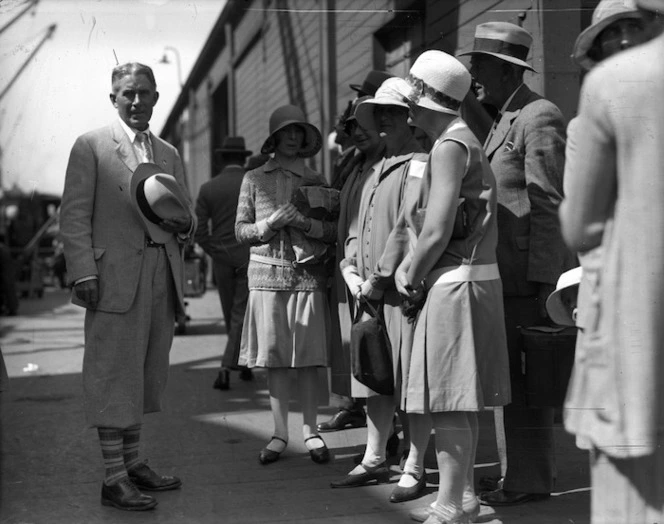 Unidentified group of men and women