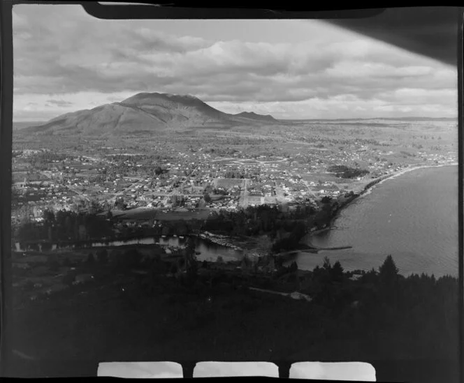 View of Taupo, including Waikato River flowing into Lake Taupo and Mount Tauhara, Waikato region