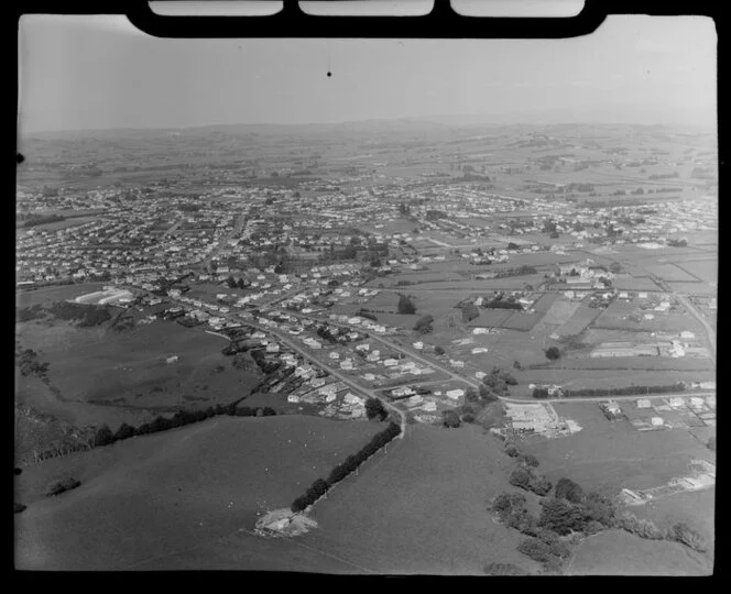 Papatoetoe, South Auckland, view over residential housing with Papatoetoe West Primary School and Kohuora Park, Hillcrest Road and Hillside Road, looking north, farmland surrounding