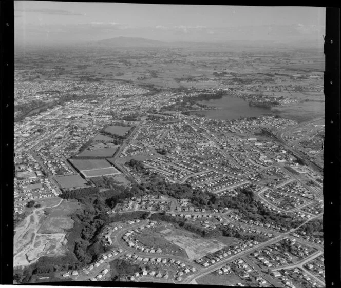 Hamilton, showing housing and Lake Rotoroa