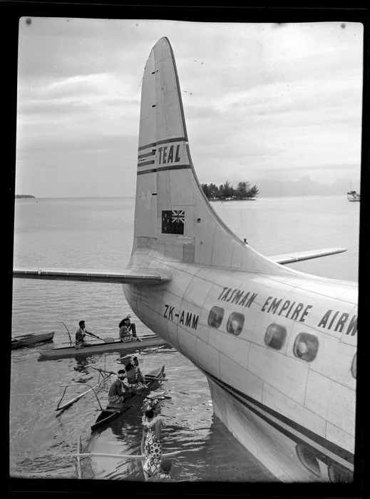 Welcoming reception for TEAL (Tasman Empire Airways Limited) passengers, aircraft Ararangi ZK-AMM, Papeete, Tahiti